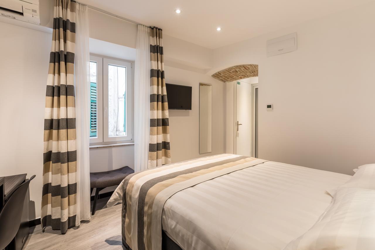 GuestHouse Main Square Split Extérieur photo
