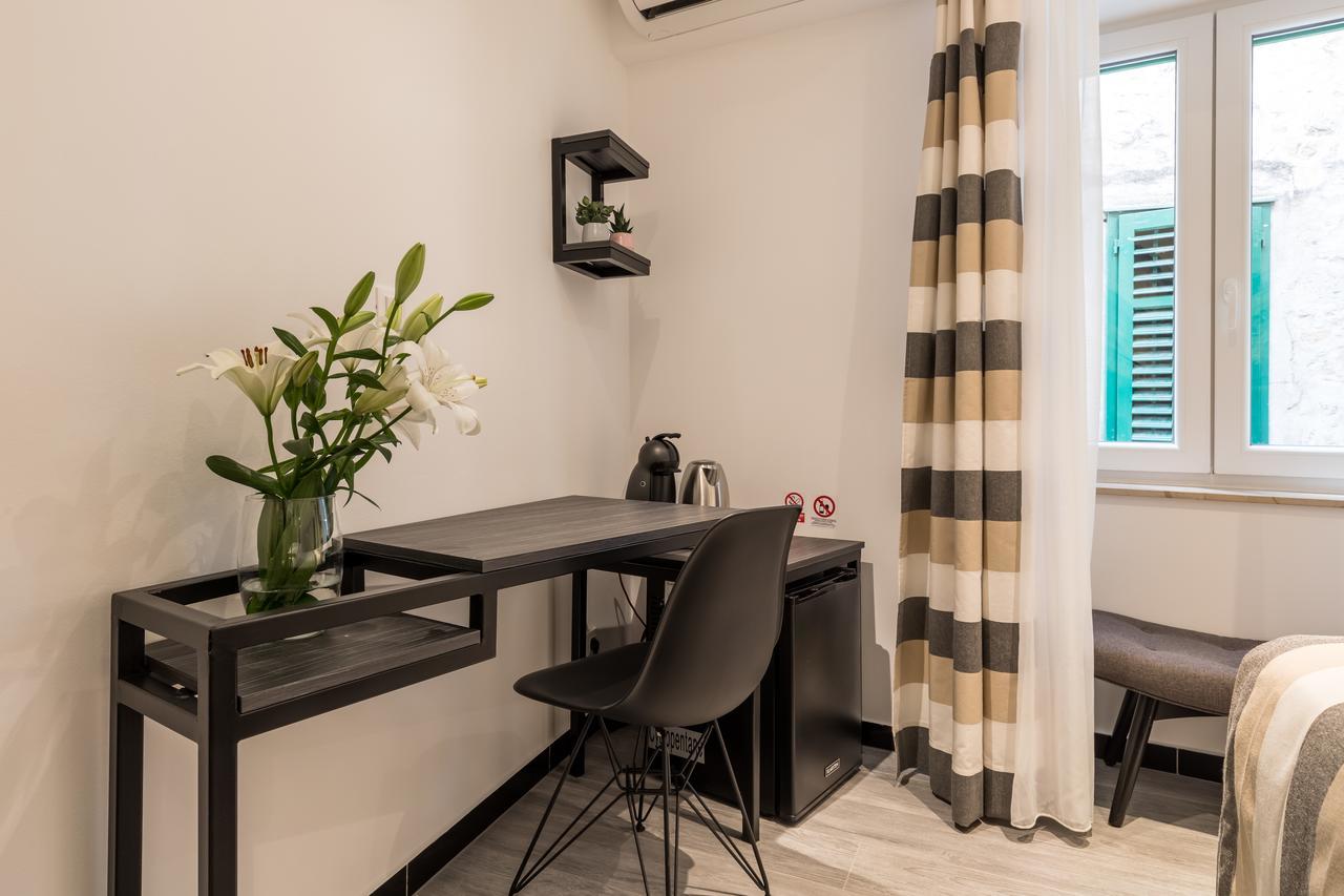 GuestHouse Main Square Split Extérieur photo